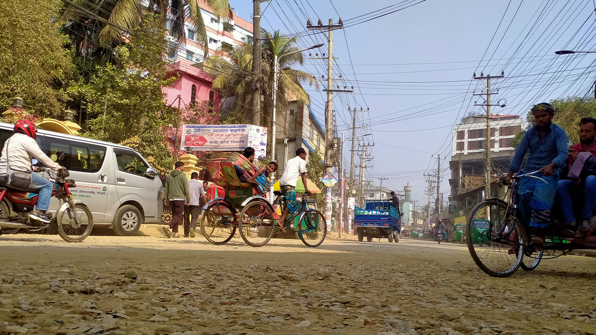 বৃহস্পতিবার থেকে মাস্ক ছাড়া বেরুলেই শাস্তি