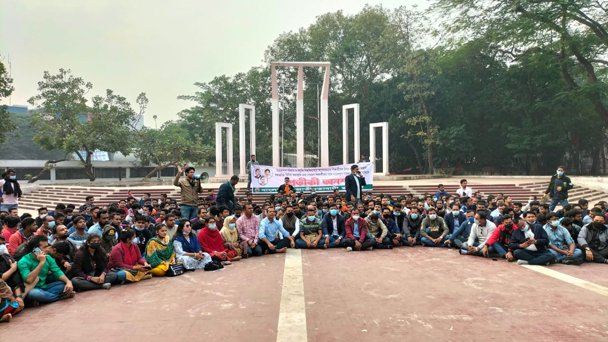 শহীদ মিনারে ছাত্রদলের প্রতীকী অনশন ‘পুলিশি বাধায় বিঘ্নিত’