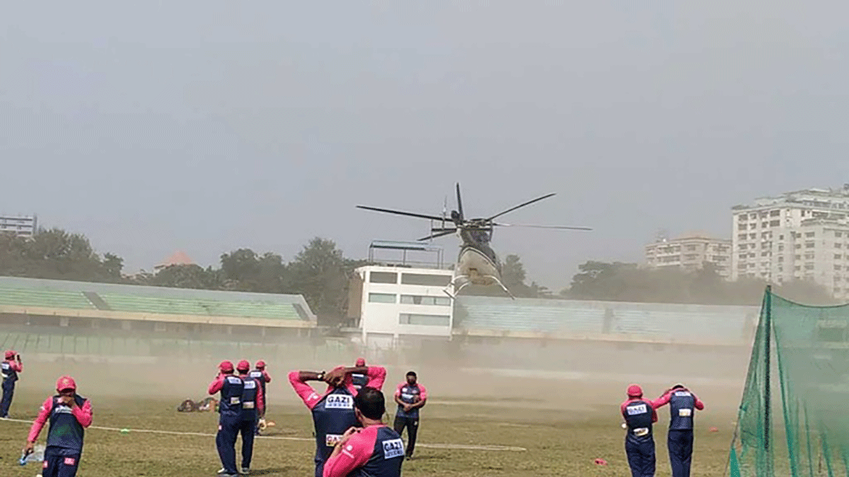 অনুশীলনে হঠাৎ হেলিকপ্টার