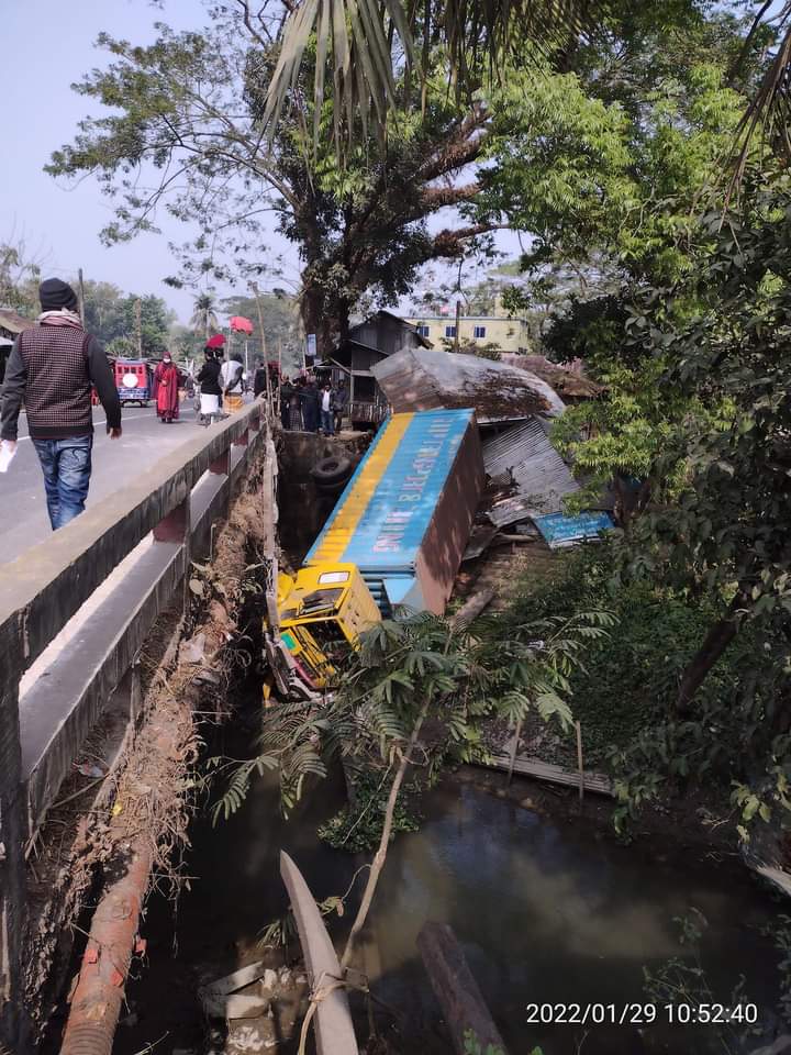 বরিশালে জানুয়ারিতে সড়কে ঝরল ১৫ প্রাণ