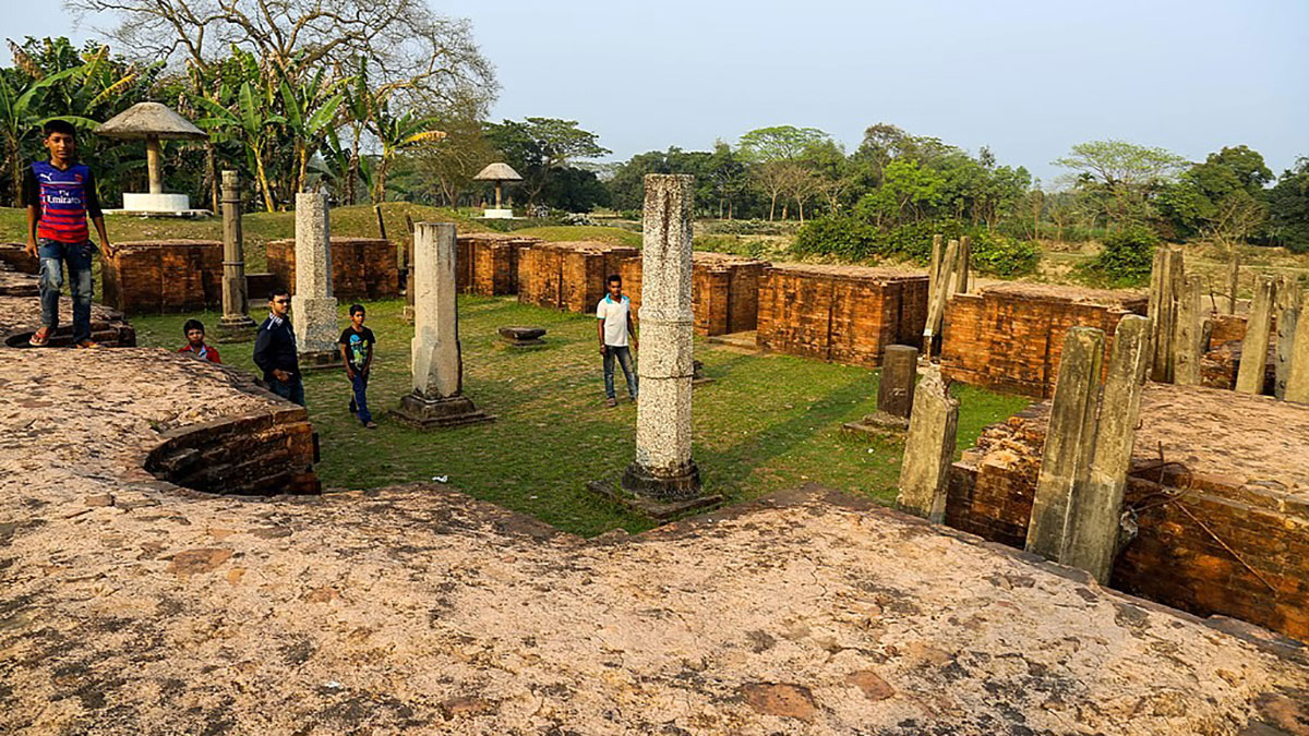 হুমকির মুখে রোয়াইলবাড়ী দুর্গ