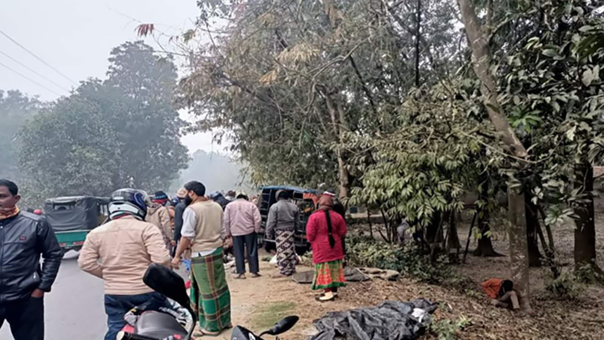 চাঁপাইনবাবগঞ্জে ট্রাক-মাহিন্দ্র সংঘর্ষ, নিহত ২