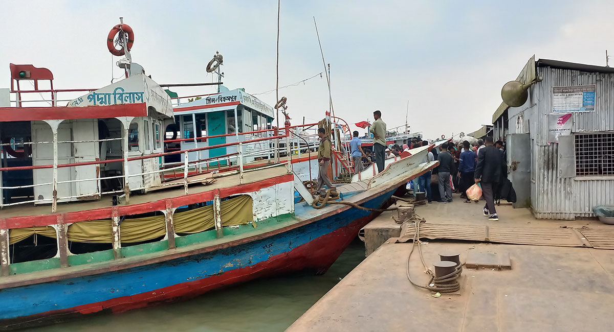 বাংলাবাজার-শিমুলিয়া রুটে নৌযান চলাচল স্বাভাবিক