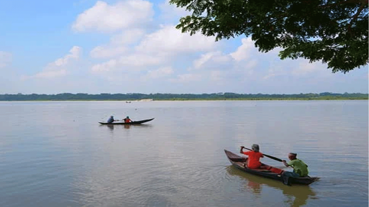 ‘ঈশ্বর থাকেন ওই ভদ্রপল্লিতে’