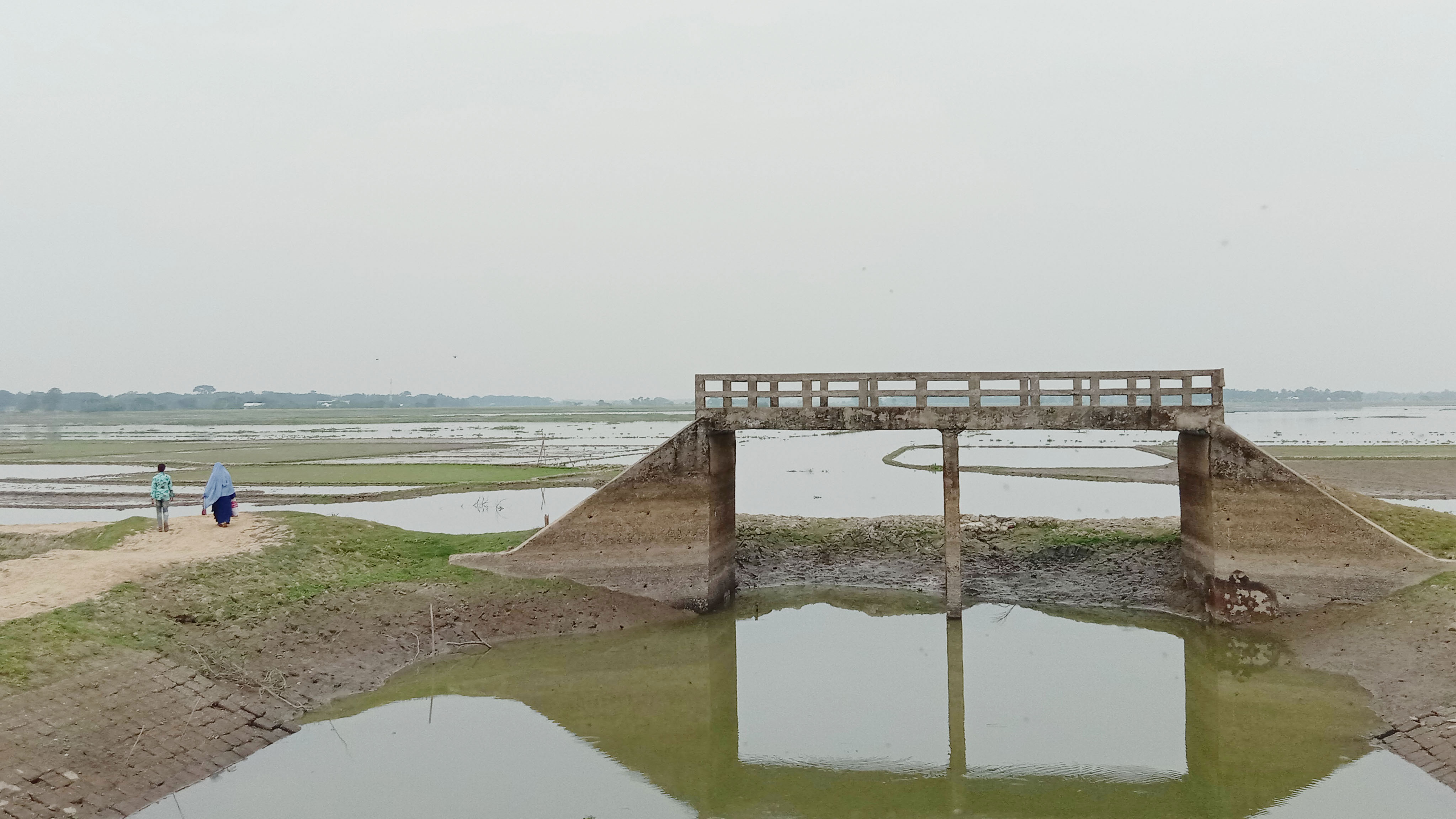 ৫ কিলোমিটারের পথ ঘুরতে হয় ৩৫ কিলোমিটার