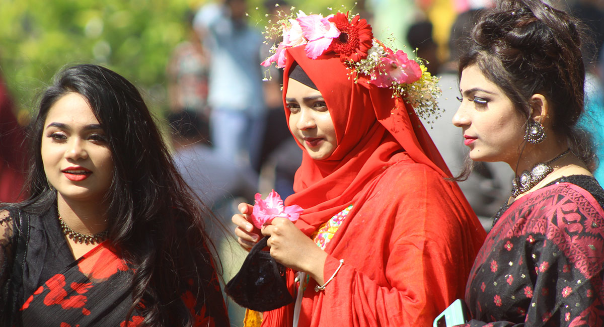 বসন্ত আর ভালোবাসা উৎসবে মাতোয়ারা যশোরবাসী