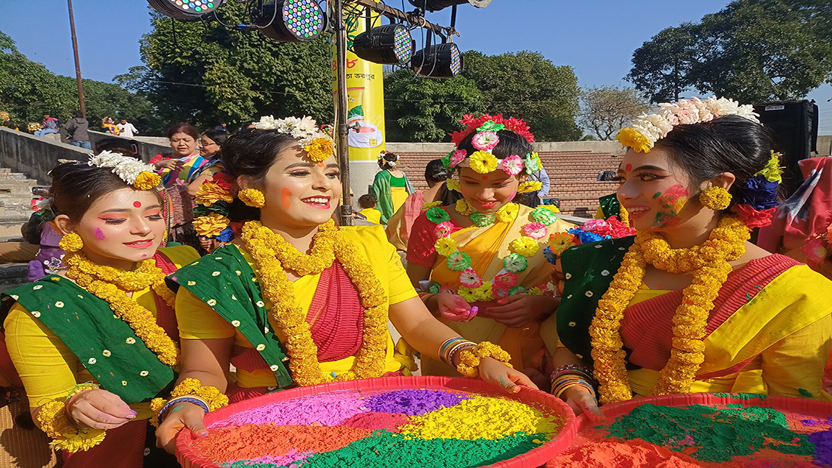 মুক্তমঞ্চে প্রাণের উৎসব