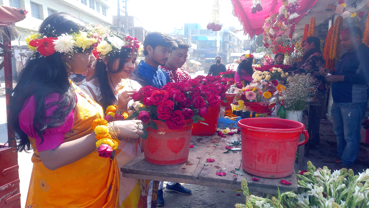 ভালোবাসা দিবসের বহুমাত্রিক রূপ