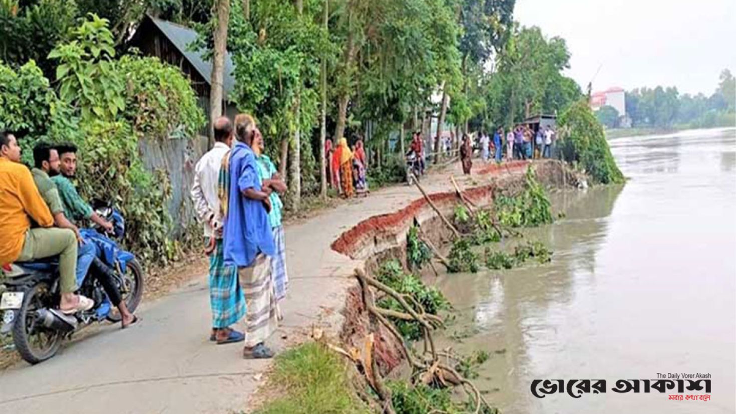 নদীগর্ভে বিলীন ঘরবাড়িসহ কয়েকশ একর আবাদি জমি