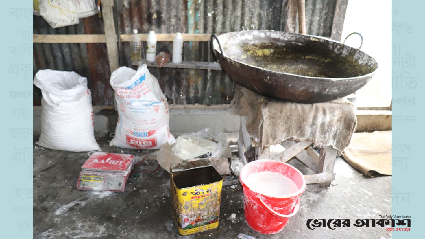 বেকারি কারখানায় অস্বাস্থ্যকর ও নোংরা পরিবেশে তৈরি হচ্ছে খাবার