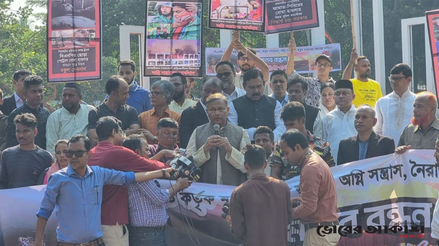 অগ্নিসন্ত্রাসীদের রাজনীতি থেকে বিদায় করানোই দেশের মানুষের একদফা দাবি : তথ্যমন্ত্রী