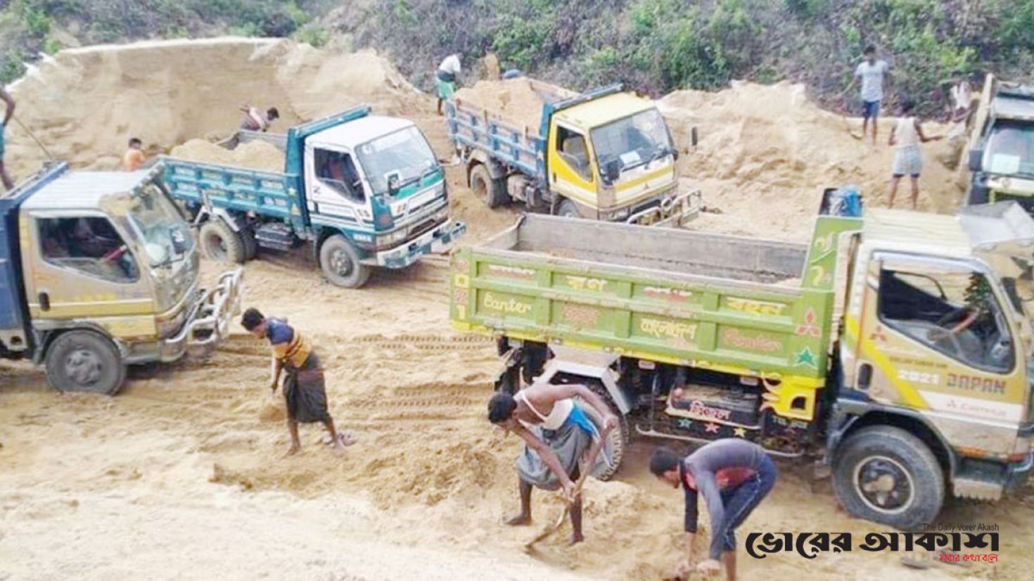 উখিয়ায় বালুখেকোদের থাবায় ৩০ পাহাড় বিলীন, হাজার কোটি টাকা ক্ষতি