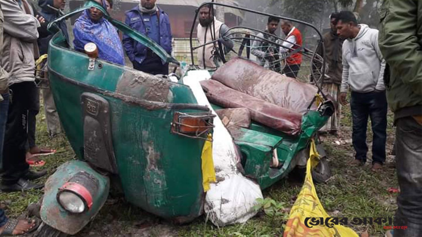 গাইবান্ধায় স্বামী-স্ত্রীসহ অটোরিকশার ৪ যাত্রী নিহত