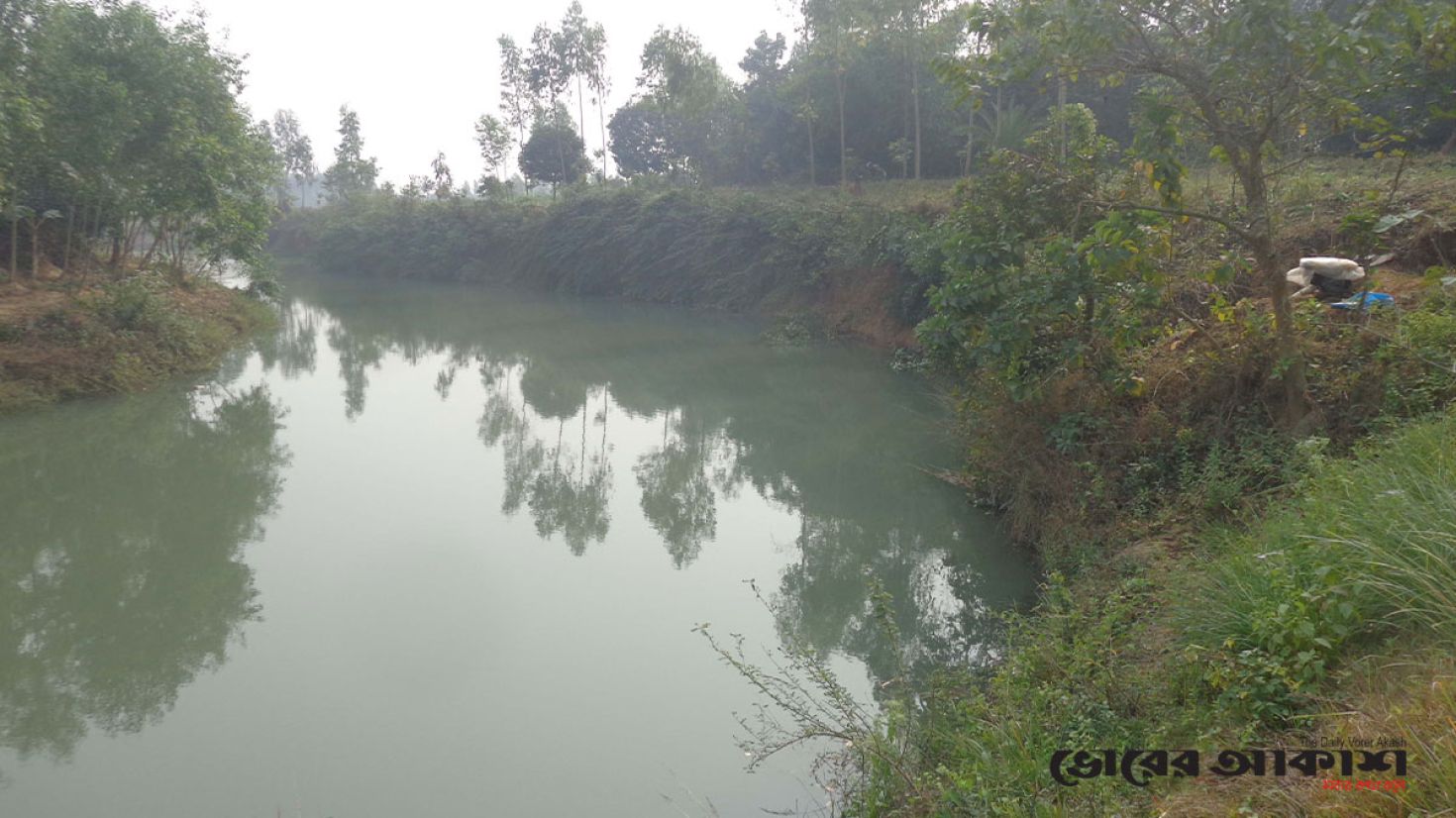 ফুলবাড়ীতে ভঙ্গুর অবস্থায় তিলাই নদীর পাড়