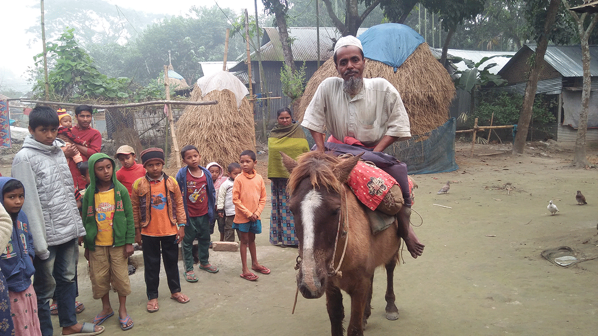 ‘একটা ইজিবাইক হলে আর ভিক্ষা করতাম না’