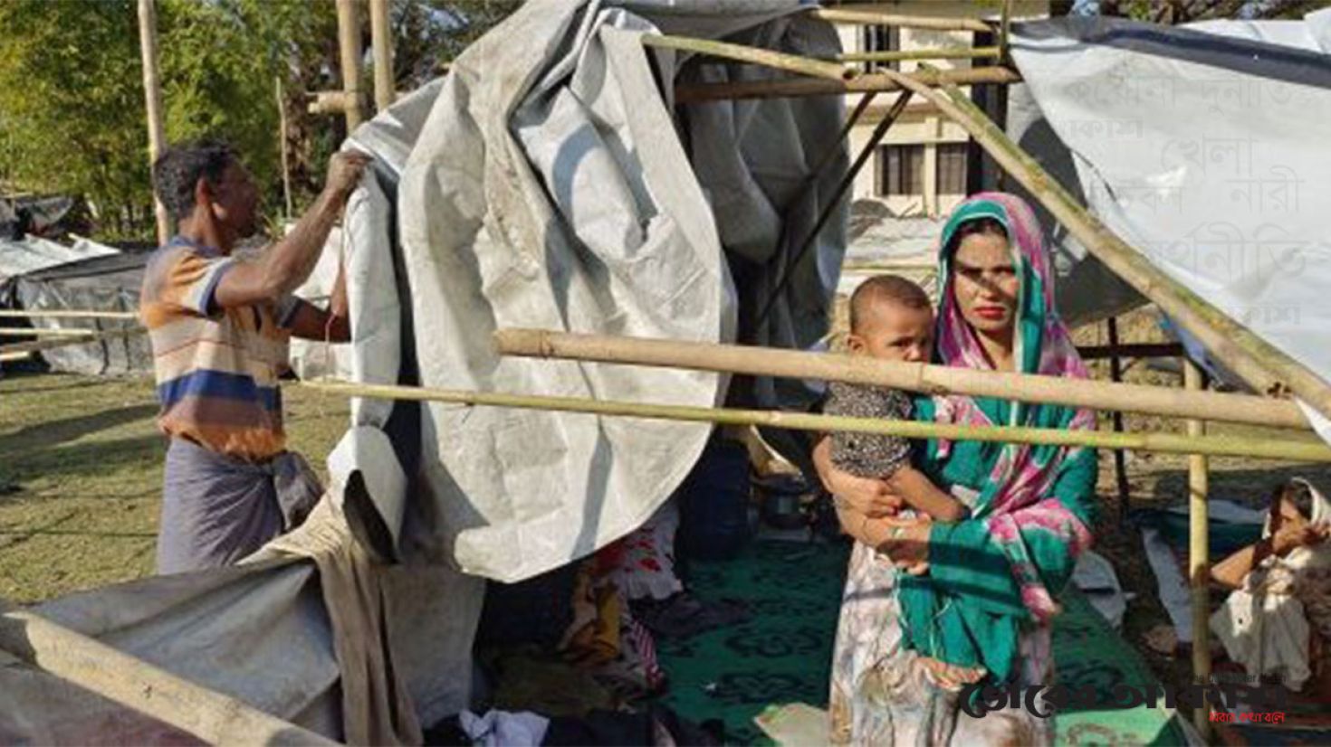 শূণ্যরেখার রোহিঙ্গারা আশ্রয় নিল ঘুমধুমের তুমব্রুতে