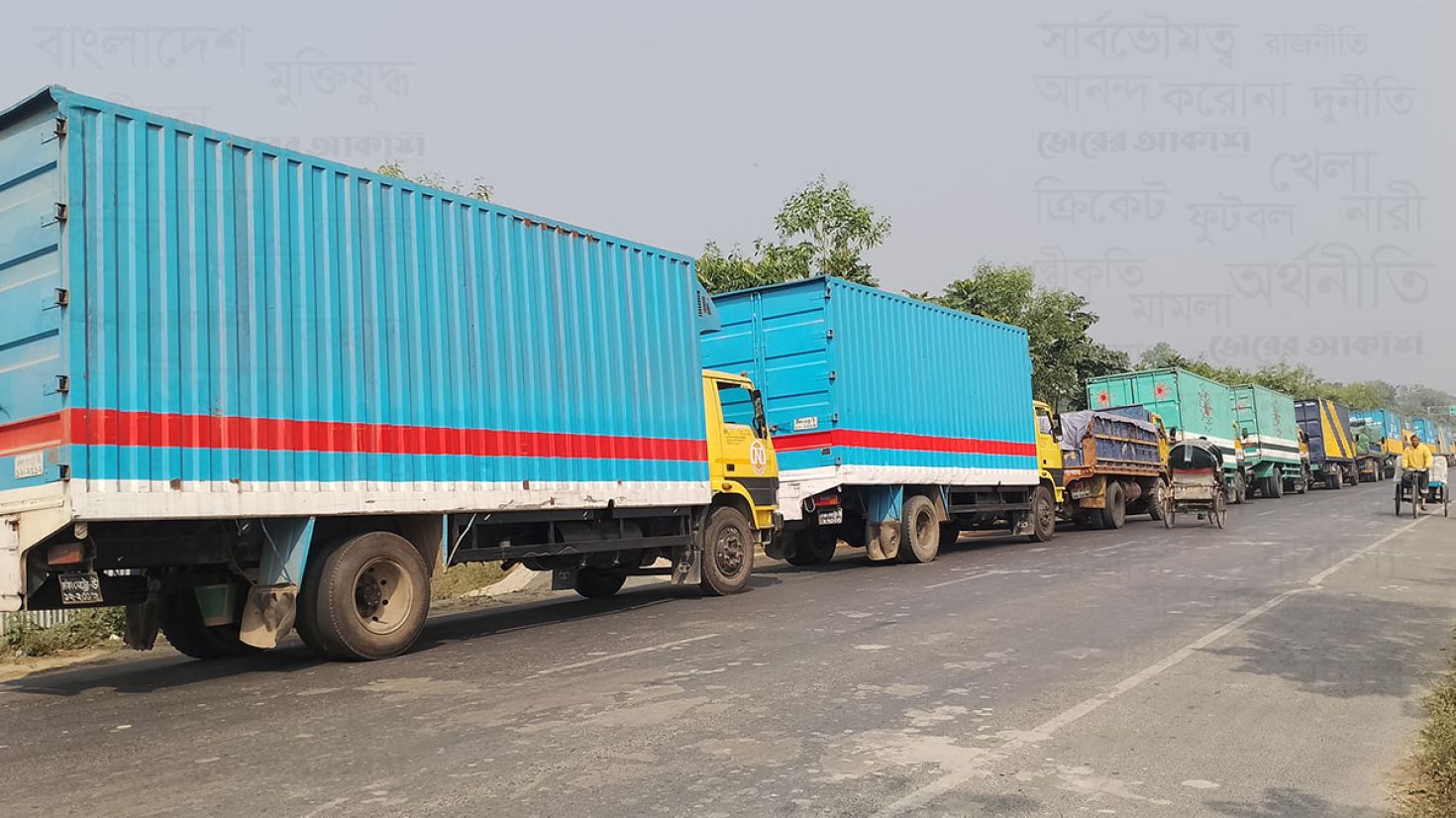 ঘন কুয়াশায় দীর্ঘ সাড়ে ১১ ঘণ্টা পর ফেরি চলাচল শুরু: যানবাহনের দীর্ঘ সারি