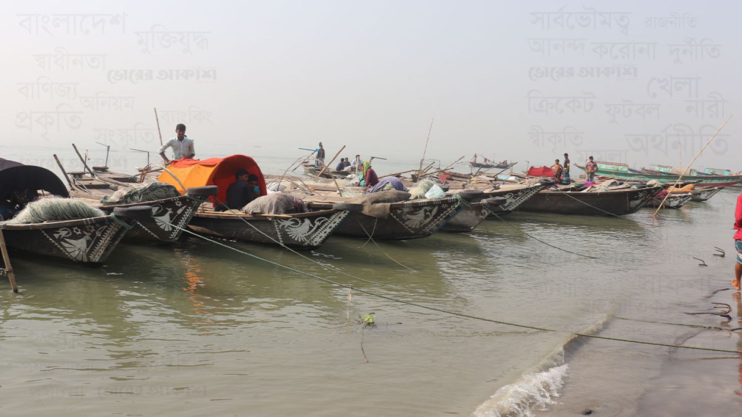 নিষেধাজ্ঞা অমান্য করে অভয়াশ্রমে অবাধে মাছ ধরছে জেলেরা