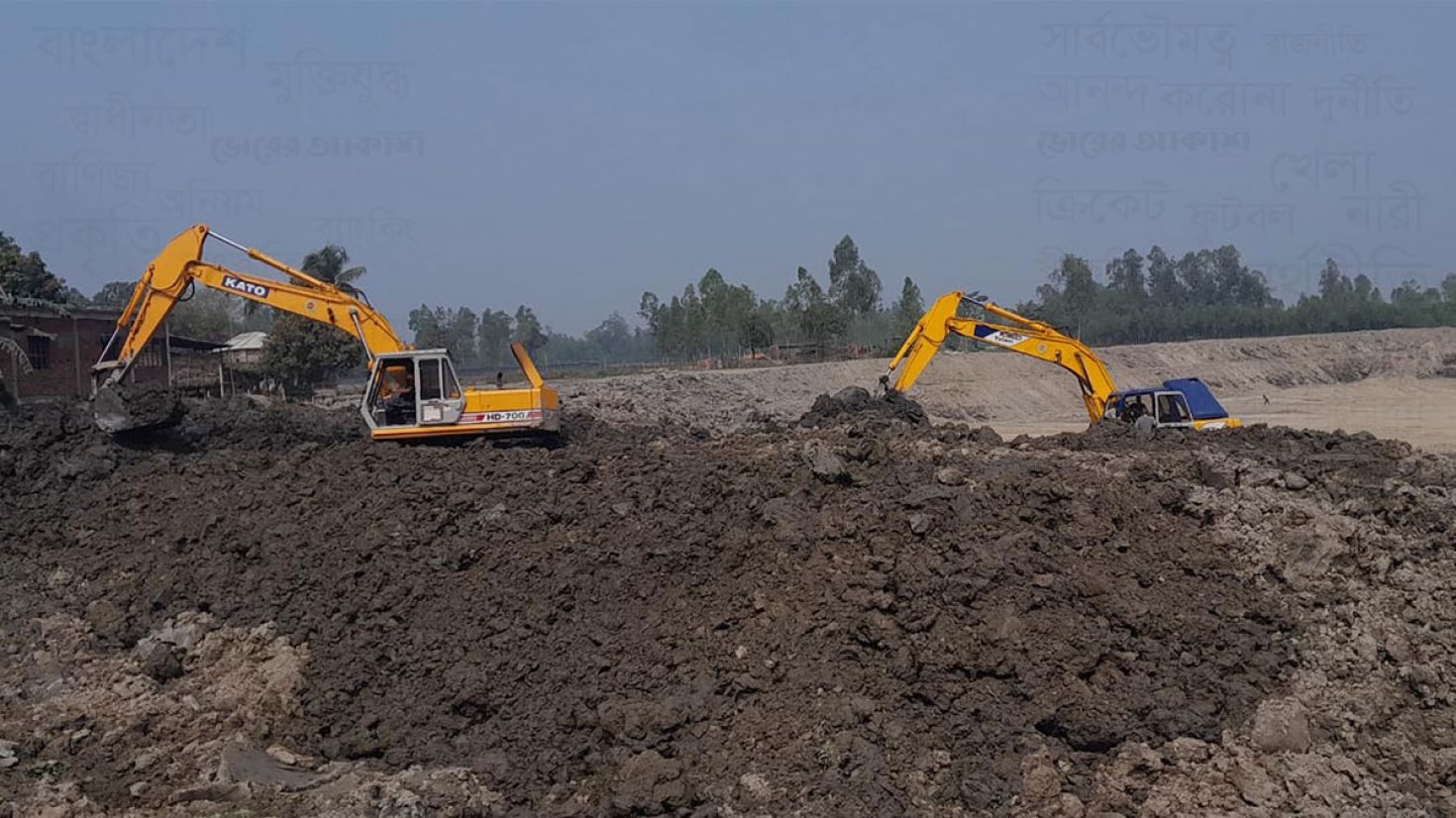 বাধা-বিপত্তি উপেক্ষা করেও পাটোয়াকামড়ী বিল খনন