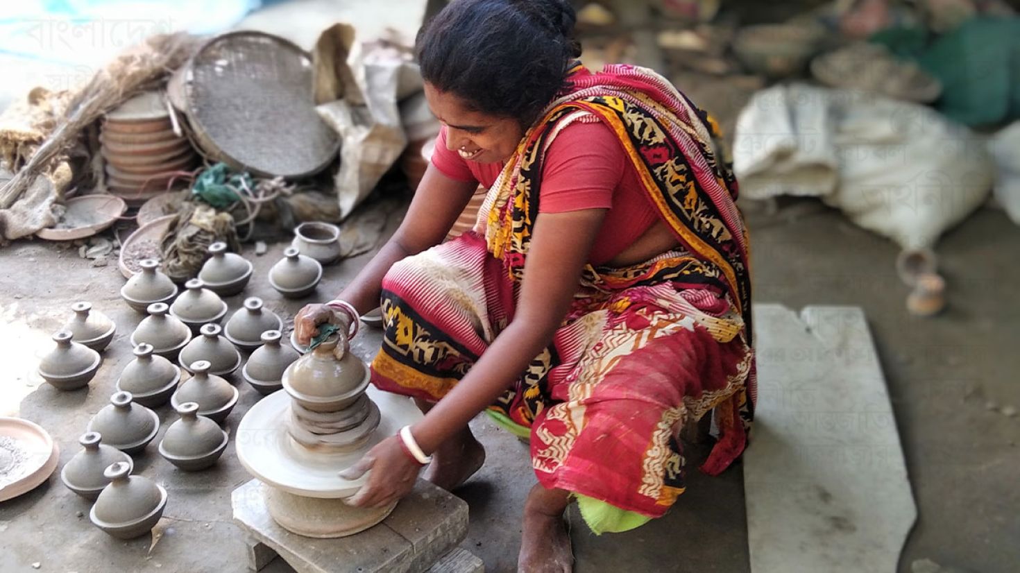 ভালো নেই গাইবান্ধার মৃৎশিল্পের কারিগররা