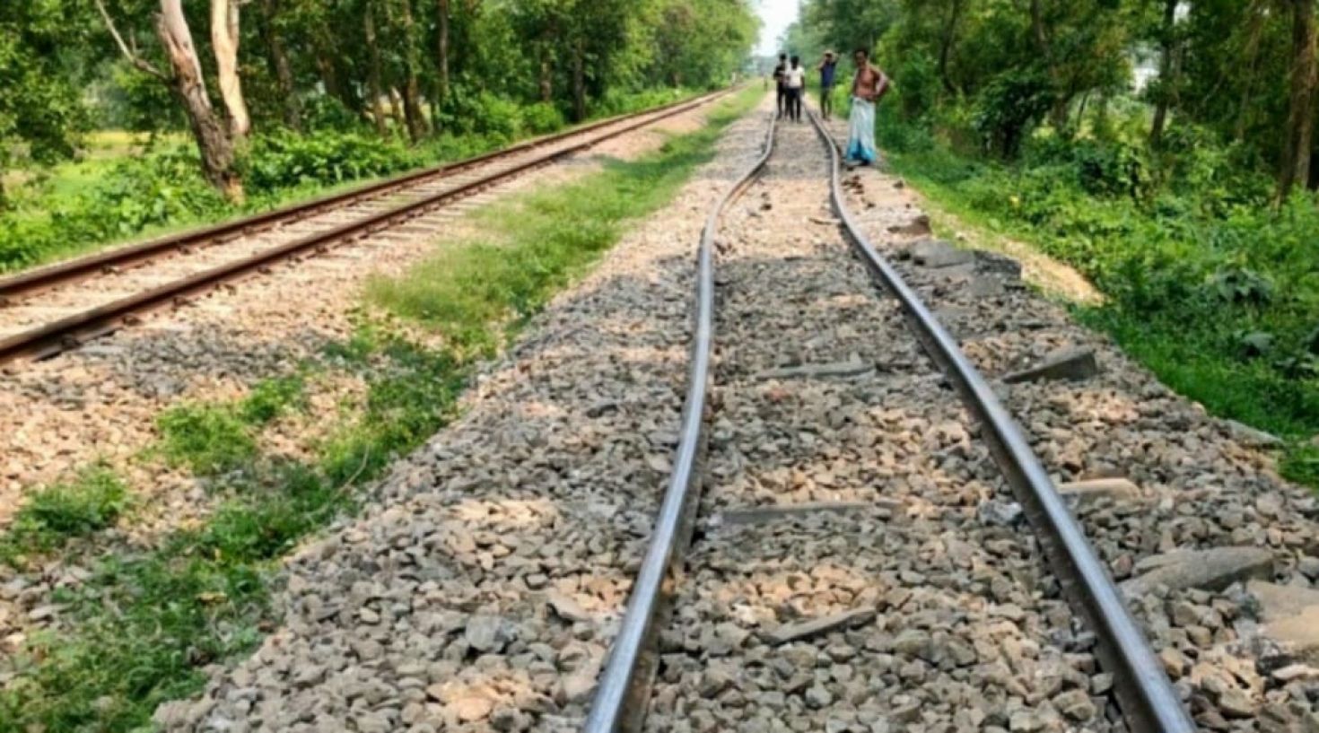 ব্রাহ্মণবাড়িয়ায় গরমে রেললাইন বেঁকে মালবাহী ট্রেন লাইনচ্যুত