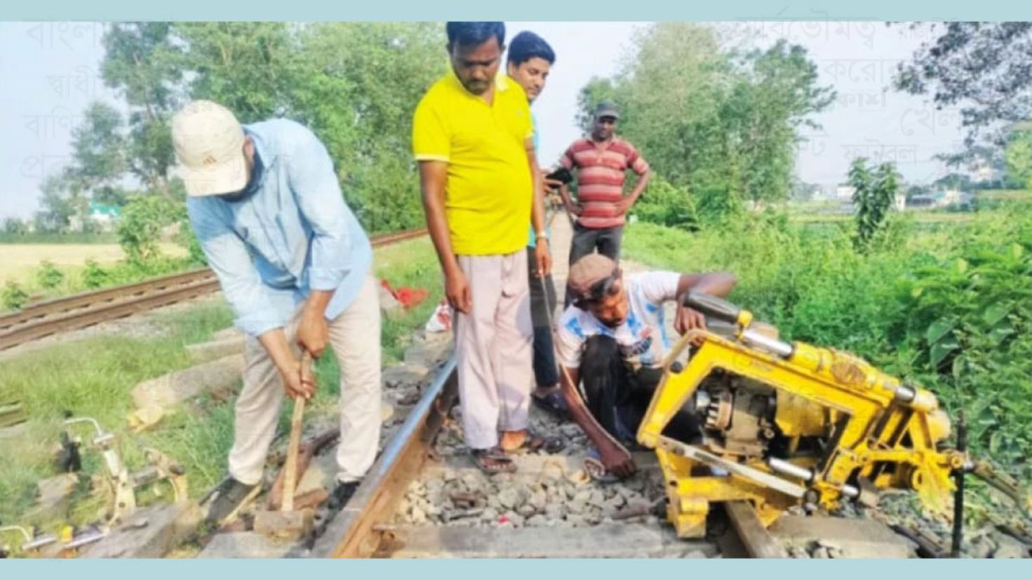 ব্রাহ্মণবাড়িয়ায় বেঁকে যাওয়া রেললাইন ঠিক করতে কাটা শুরু