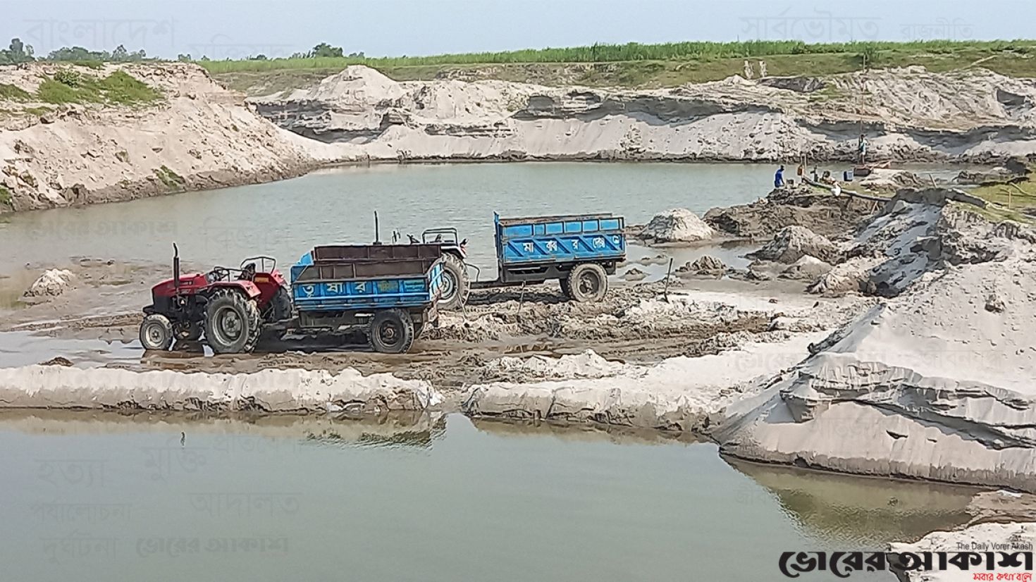 যমুনা নদী থেকে অবৈধভাবে বালু উত্তোলন, দেখার কেউ নেই