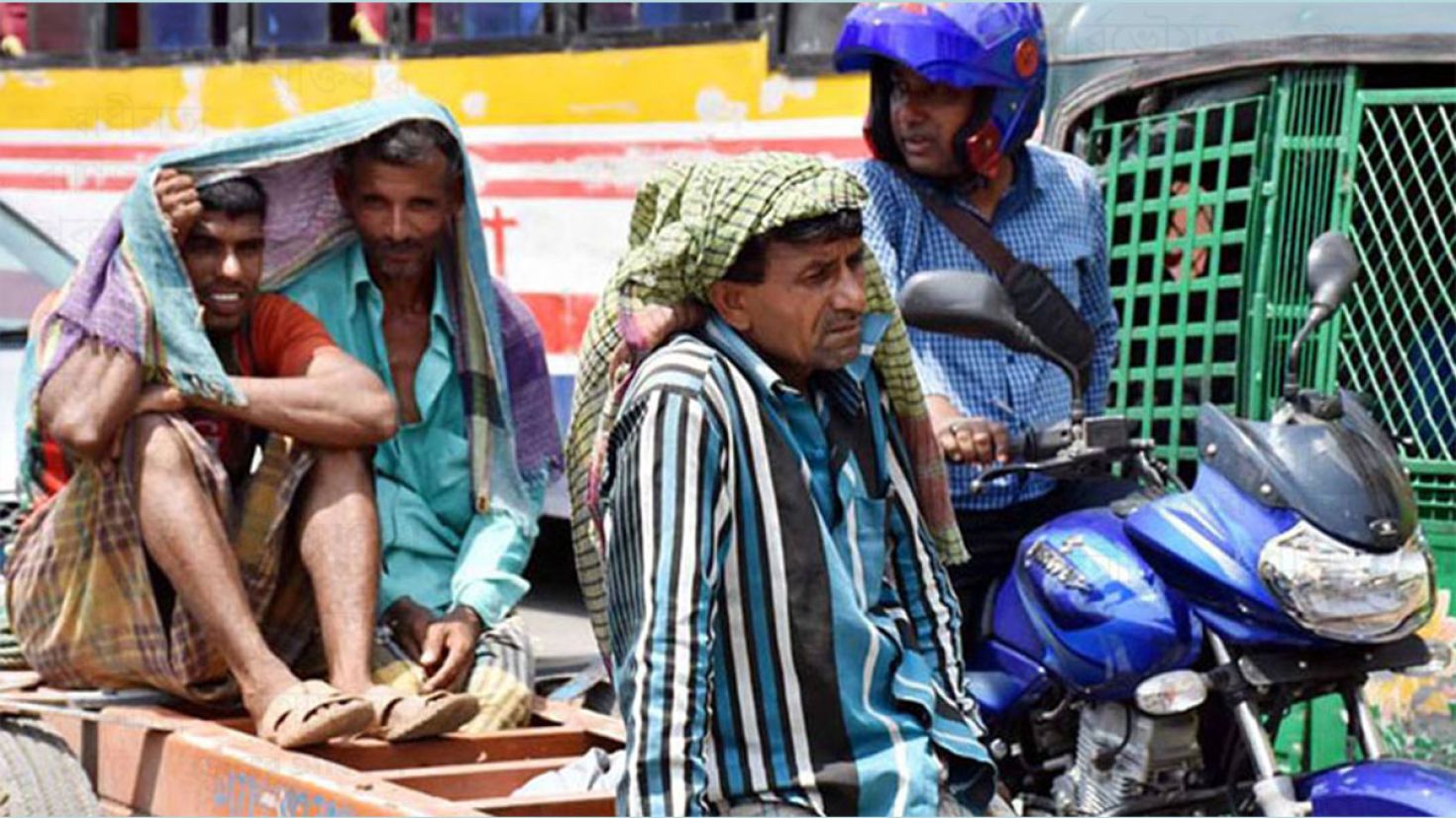 গ্রীষ্মের খরতাপে জনজীবন নাজেহাল