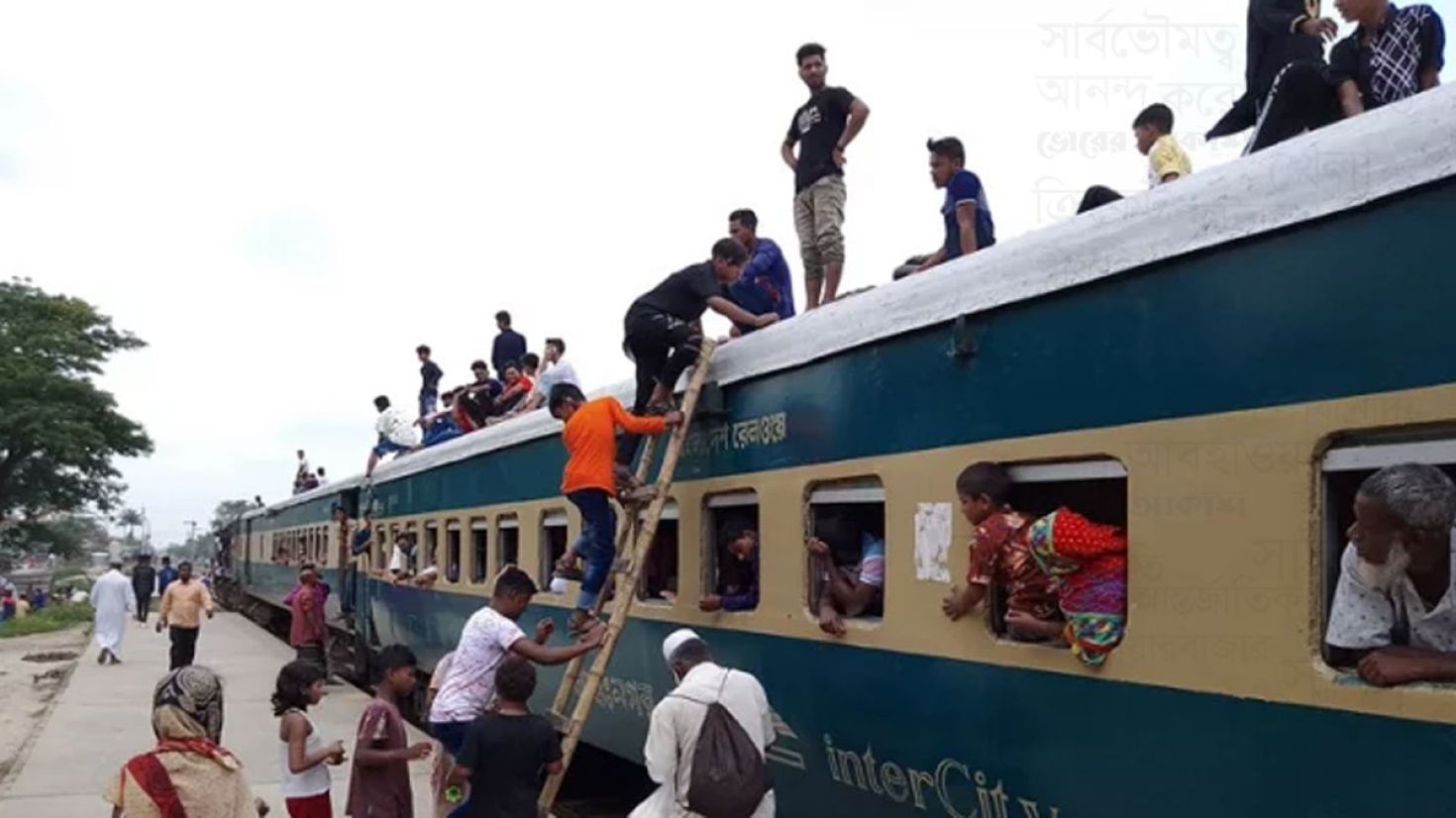 ফুলবাড়ী ঢাকাগামী সকল ট্রেনের টিকিট কালোবাজারিদের দখলে