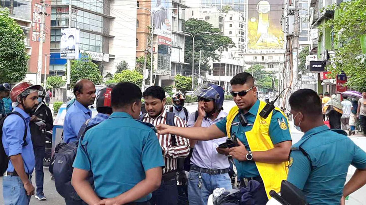 গুলশানের প্রতিটি চেকপোস্ট-প্রবেশ পথে তল্লাশি, সতর্ক পুলিশ