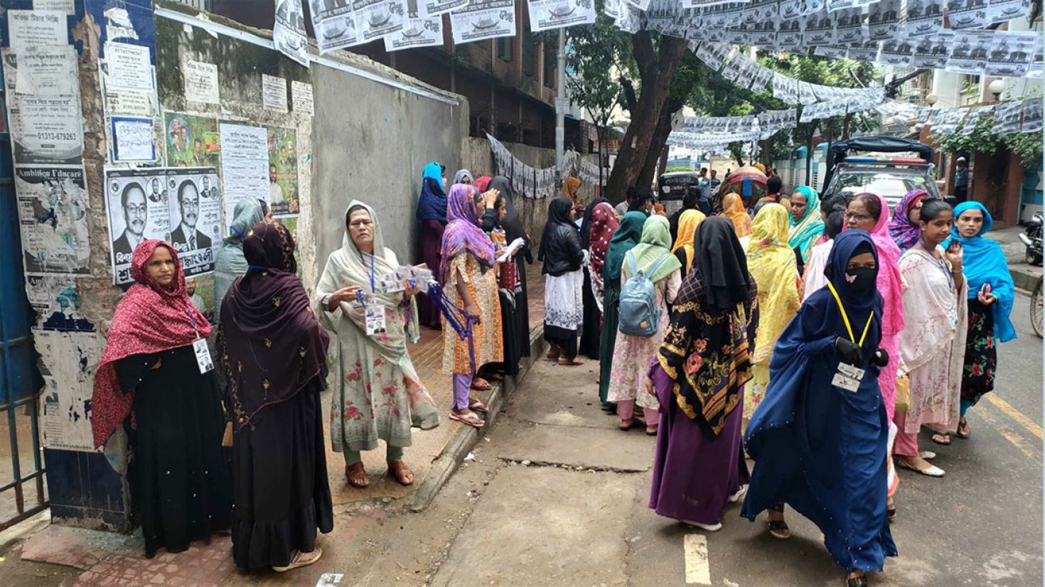 কেন্দ্রে ভোটারের চেয়ে এজেন্ট বেশি