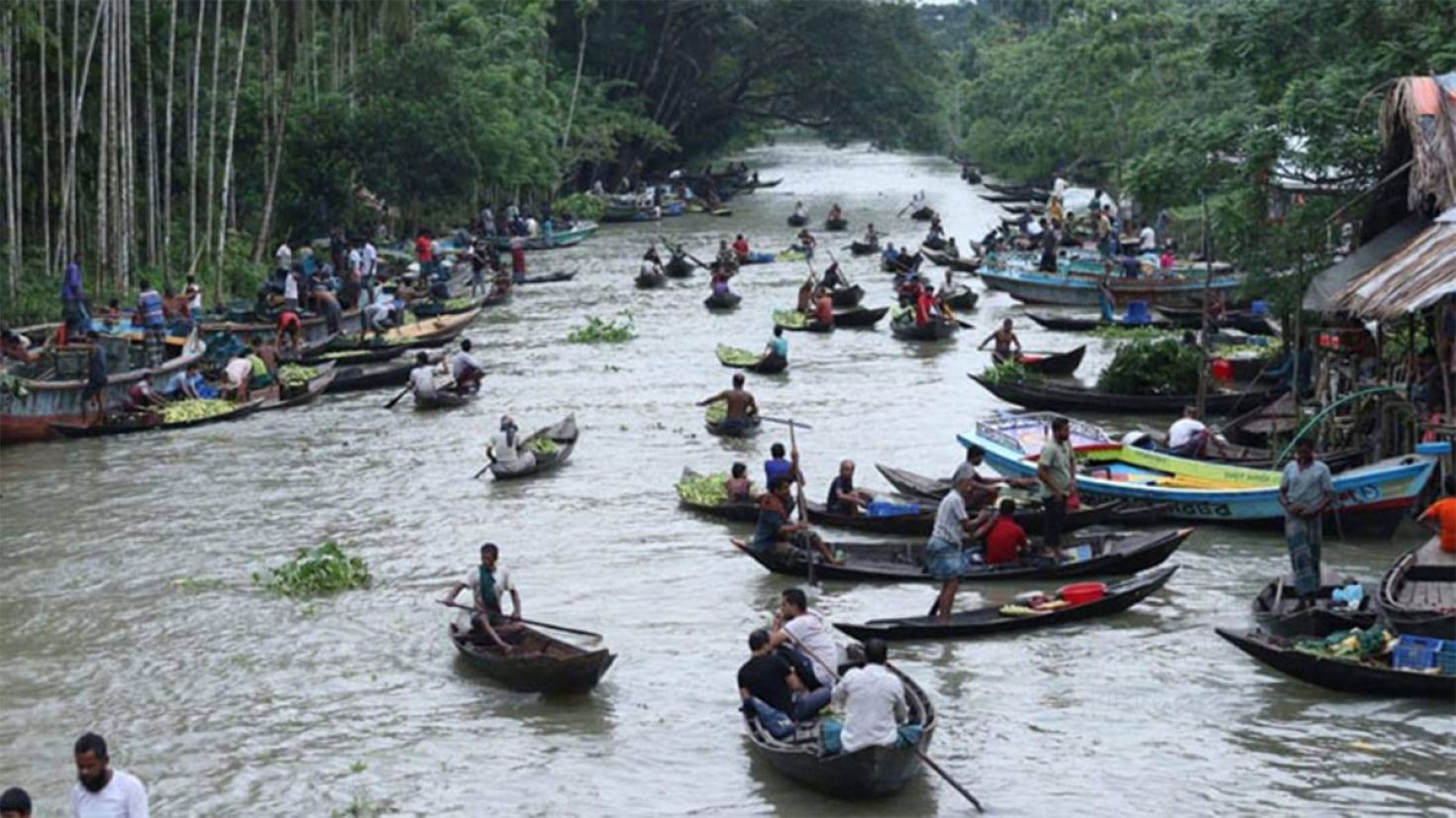 পেয়ারার স্বর্গরাজ্য ‘ভিমরুলি ভাসমান বাজার’