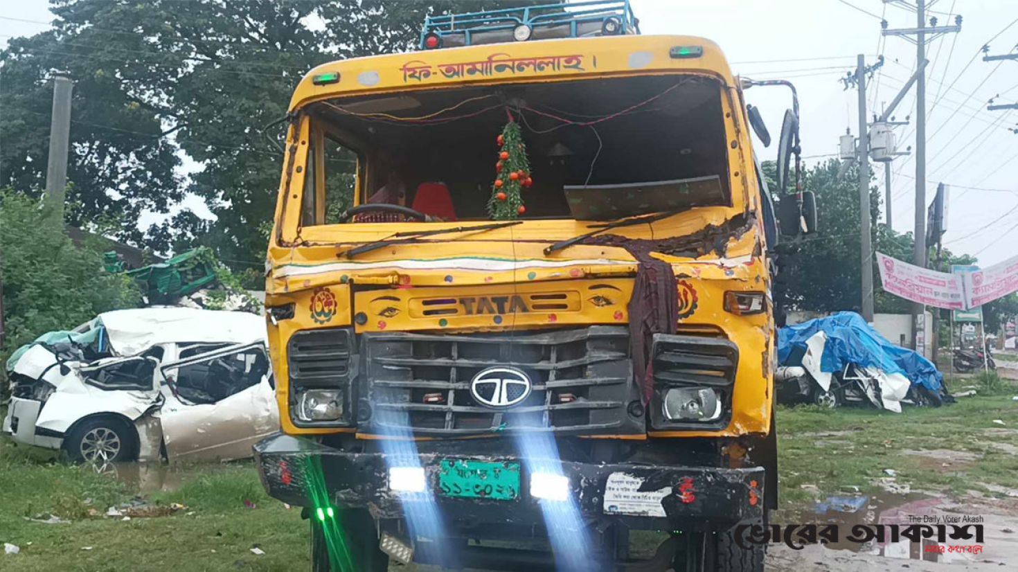 ট্রাক-মাইক্রোবাস সংঘর্ষে প্রাণ গেল ৭ জনের