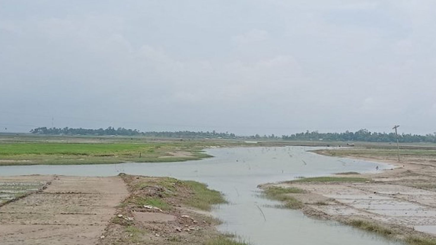 প্রভাবশালী সিন্ডিকেটের দখলে সরকারি খাল