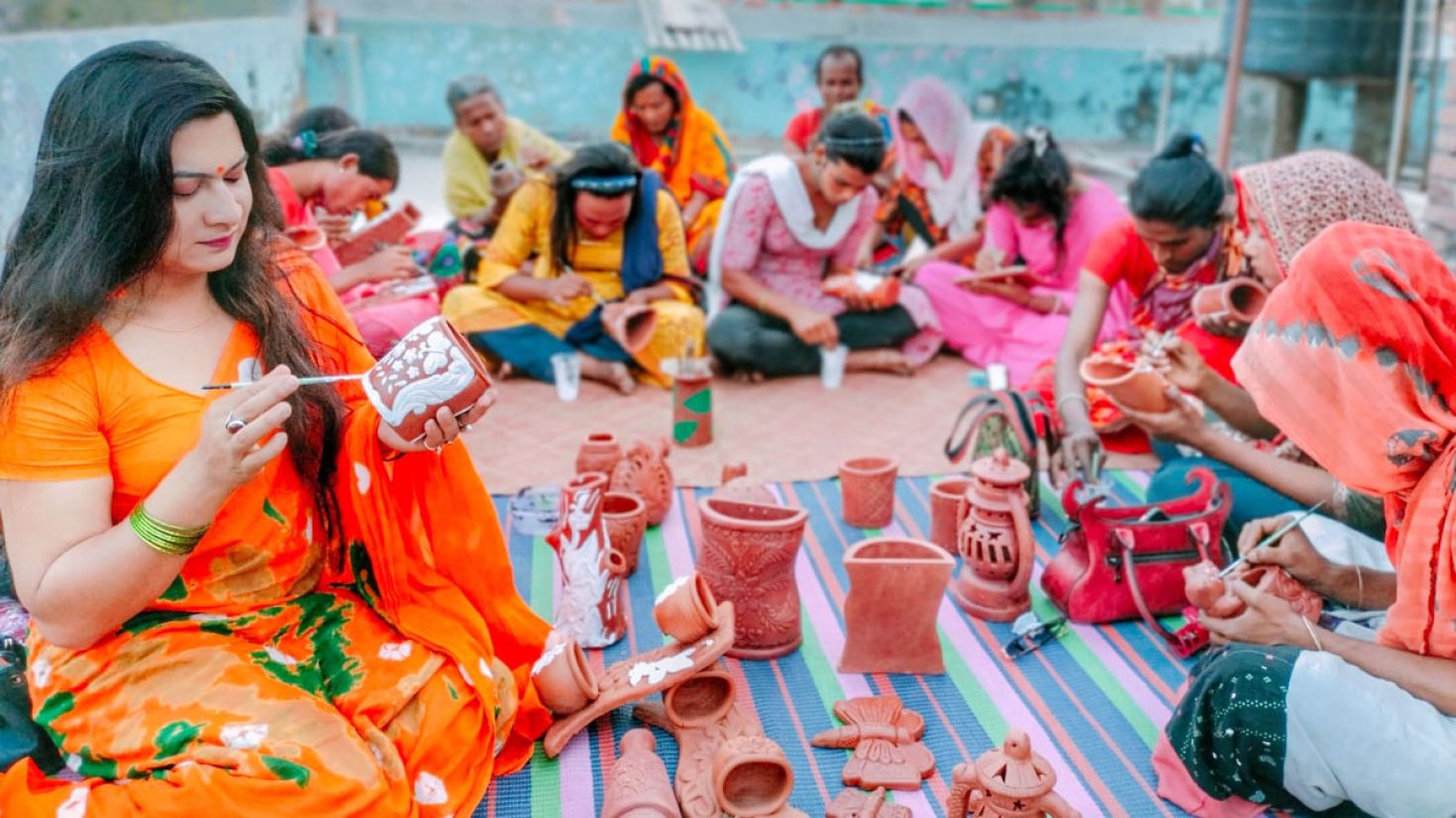 যে হাত তালি দিত, সেই হাতই এখন কর্মক্ষম