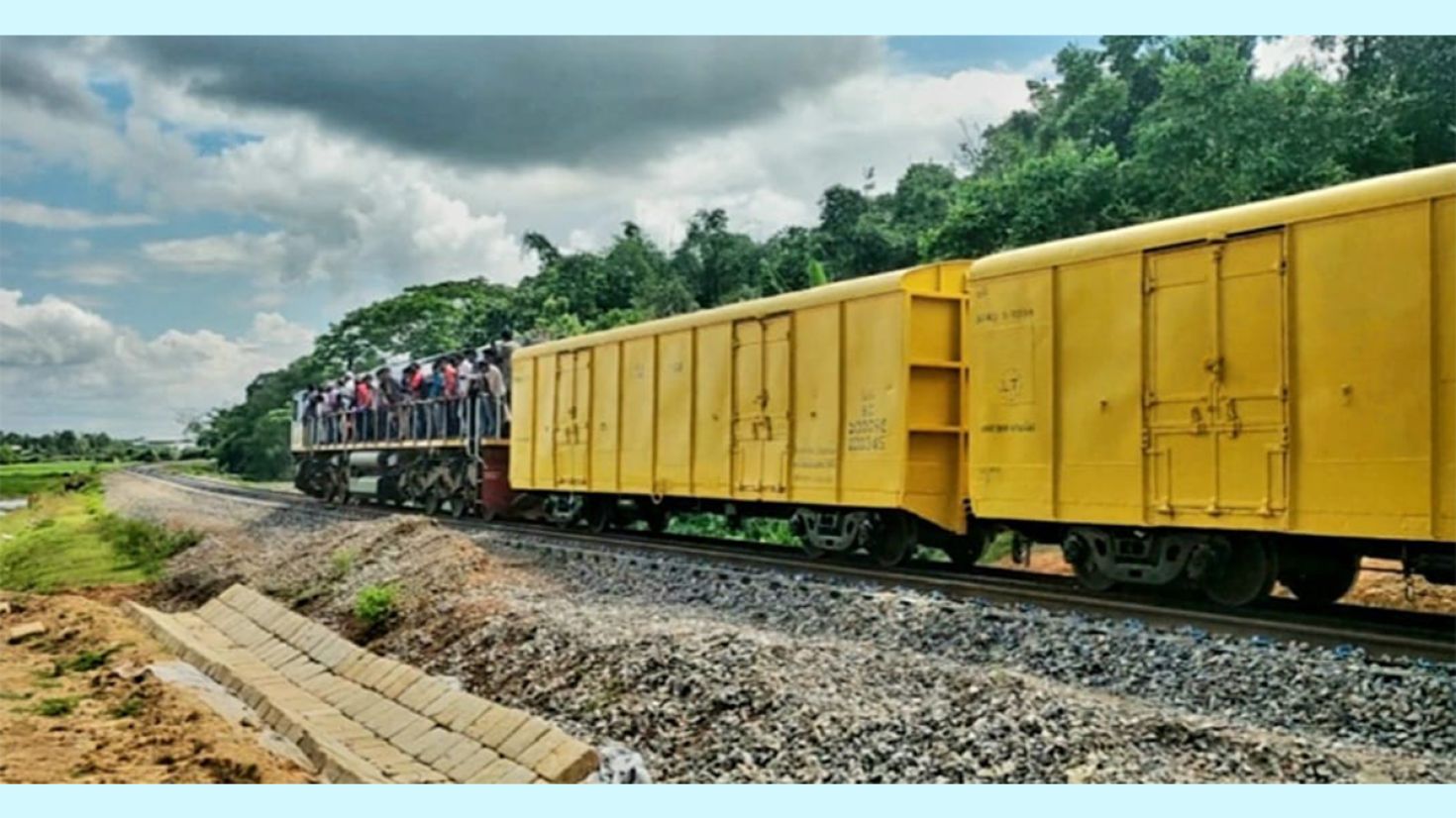 আখাউড়া-আগরতলা রেলপথে পরীক্ষামূলক ট্রেন চললো