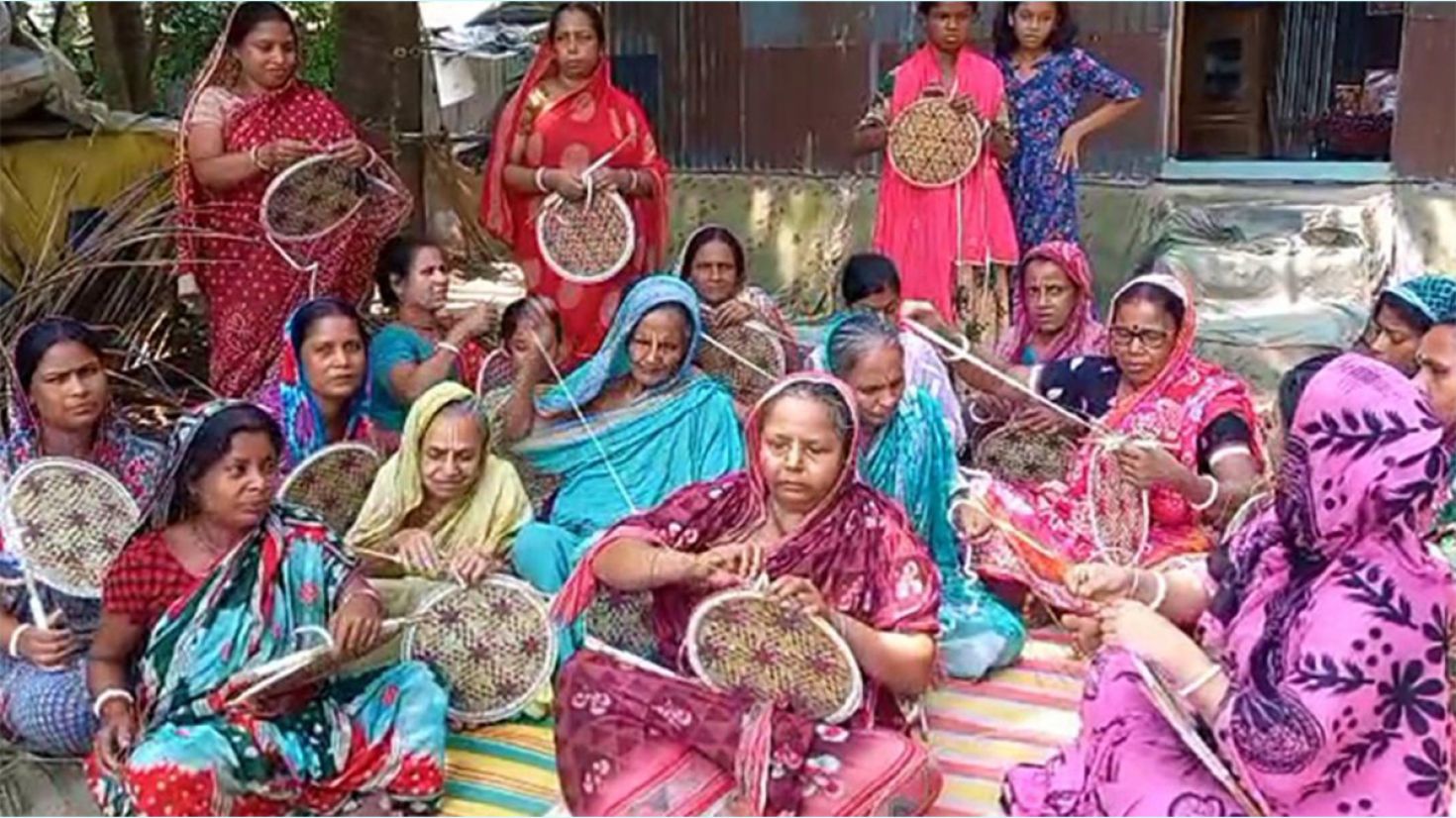 তালপাতার হাতপাখায় ঘুরছে দুই শতাধিক সংসারের চাকা