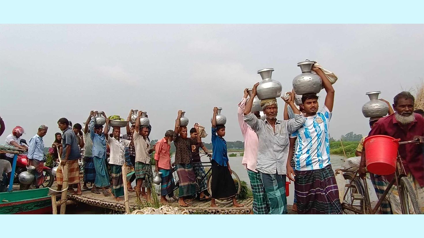 সেতুর অভাবে চরম ভোগান্তিতে হাজারো মানুষ