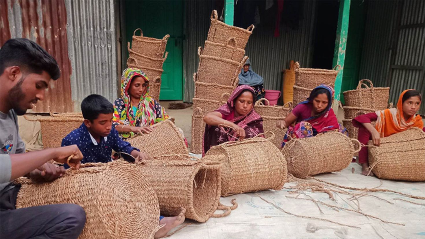 হোগলাপাতার হস্তশিল্পে ভাগ্য বদল