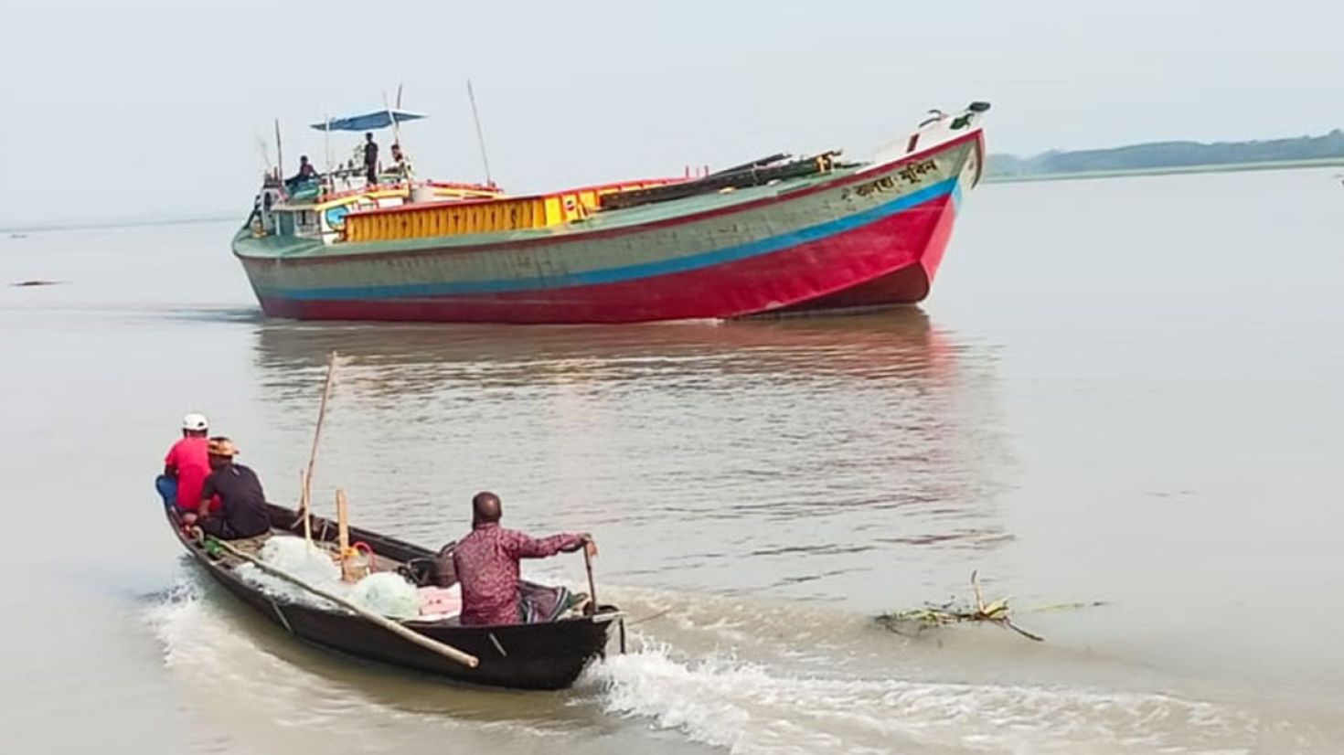 নিষেধাজ্ঞা তোয়াক্কা না করেই চলছে ইলিশ শিকার