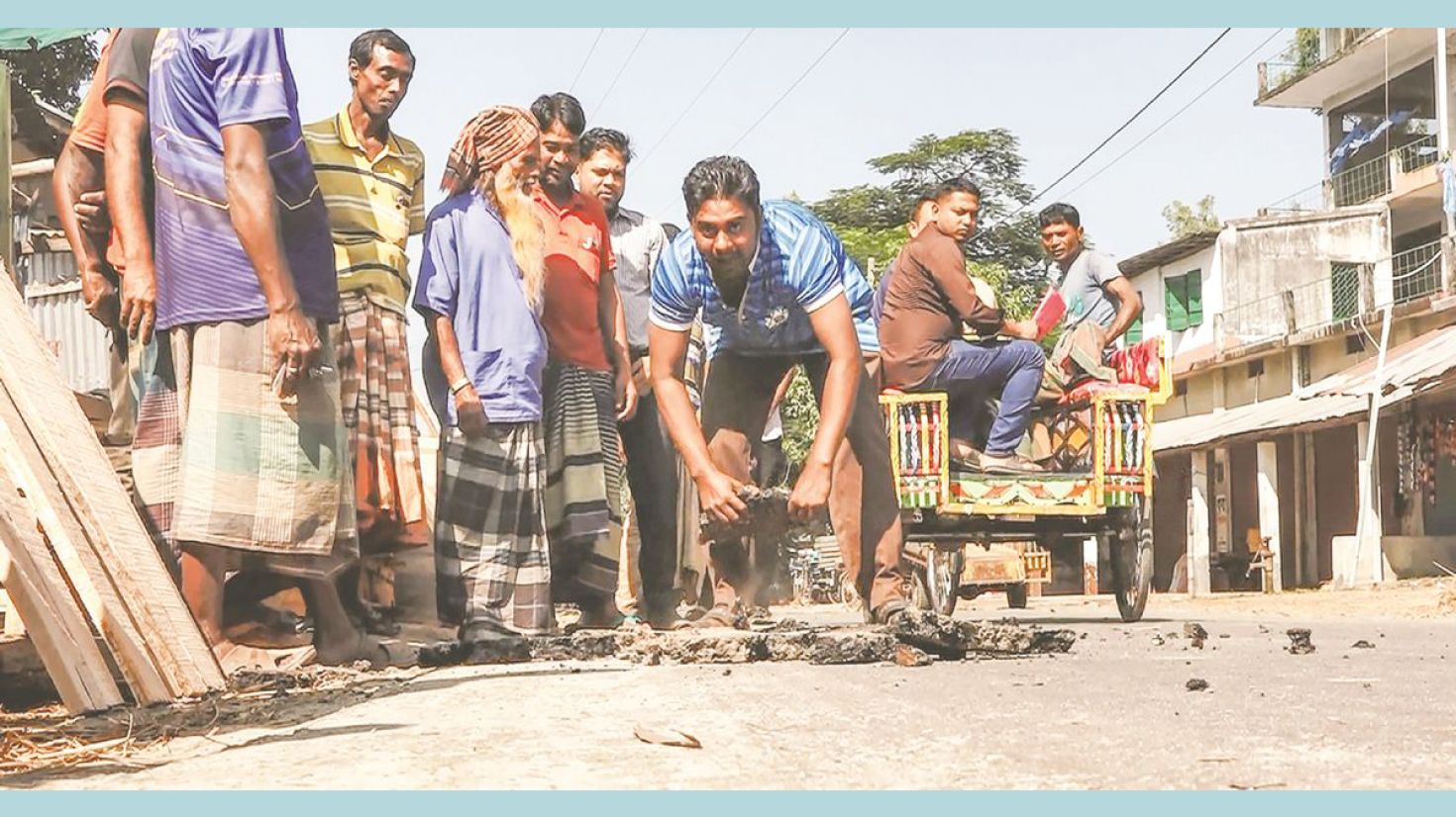 উঠে যাচ্ছে সড়কের কার্পেটিং, ক্ষুব্ধ স্থানীয়রা