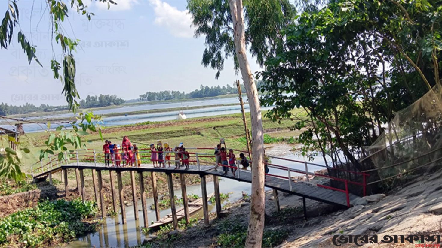 পানিতে ভিজে স্কুলে যাওয়ার দিন শেষ