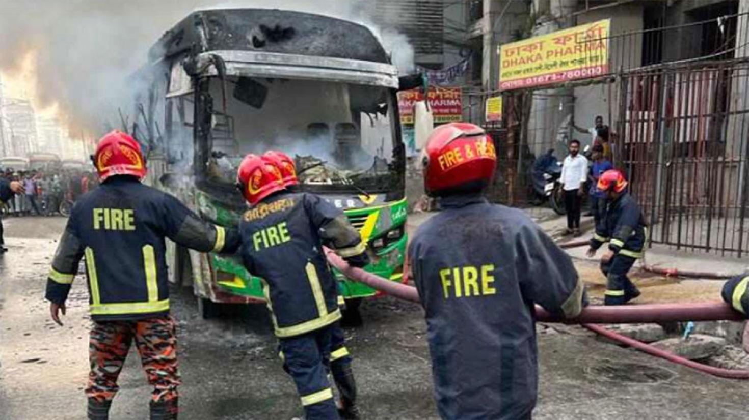 শাহজাদপুরে রাইদা বাসে আগুন