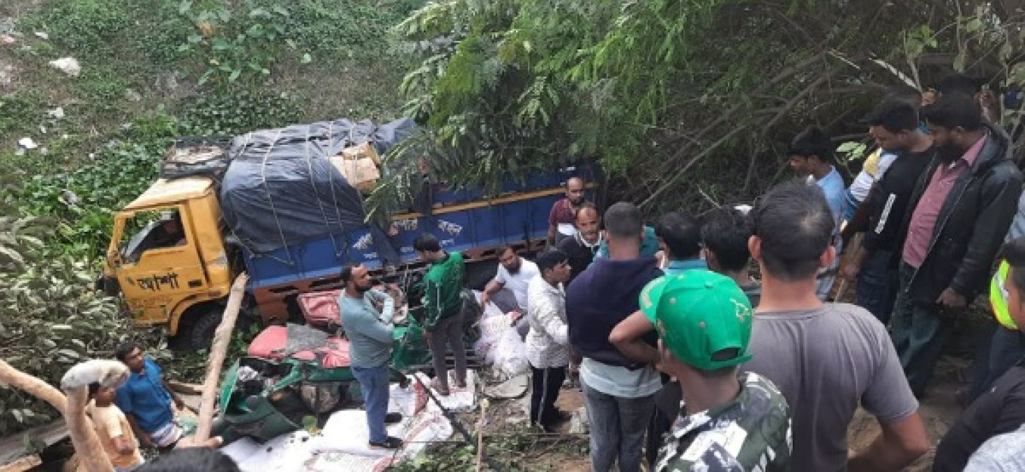 সড়ক দুর্ঘটনায় একই পরিবারের ৪ সদস্যসহ নিহত ৫