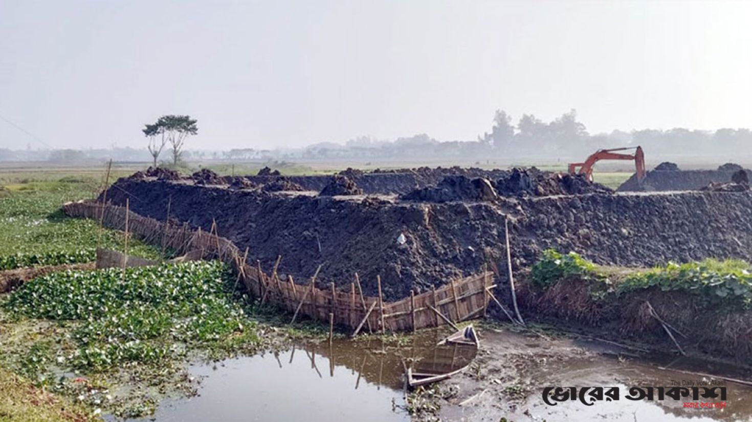 খালে বাঁধ দিয়ে মাটি ভরাট, সেচ নিয়ে দুশ্চিন্তায় কৃষক