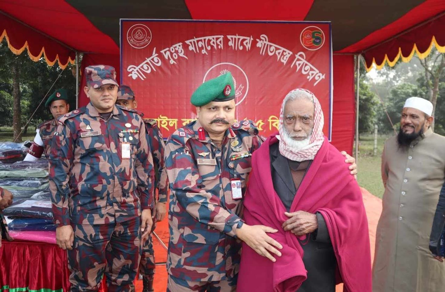 বিজয়নগরে শীতার্তের মাঝে বিজিবির শীতবস্ত্র বিতরণ