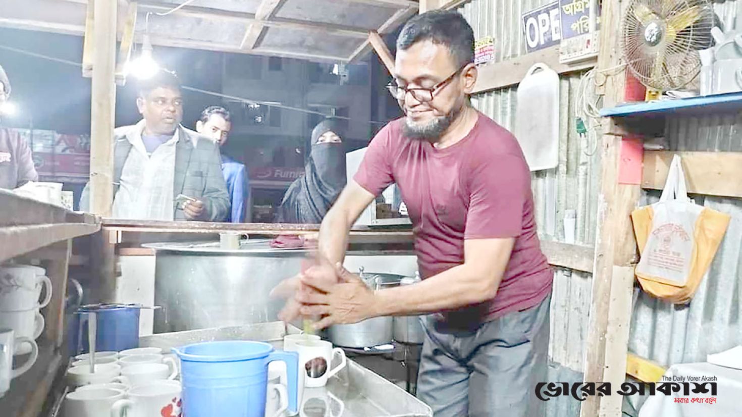 আড্ডা যেন জমে না মন্টু ভাইয়ের চা ছাড়া