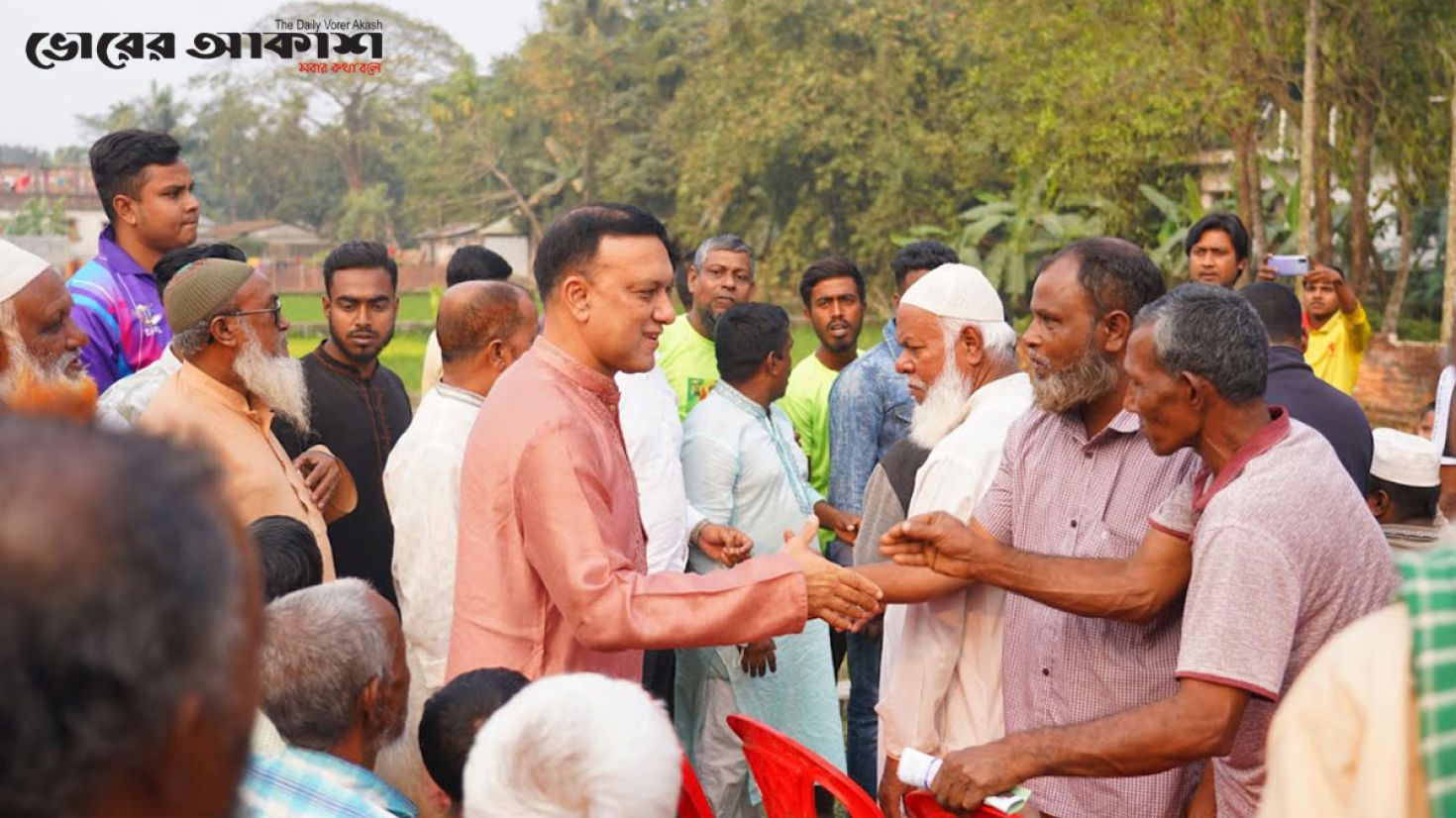 নীরব গণসংযোগে ব্যস্ত সময় কাটাচ্ছেন প্রার্থীরা