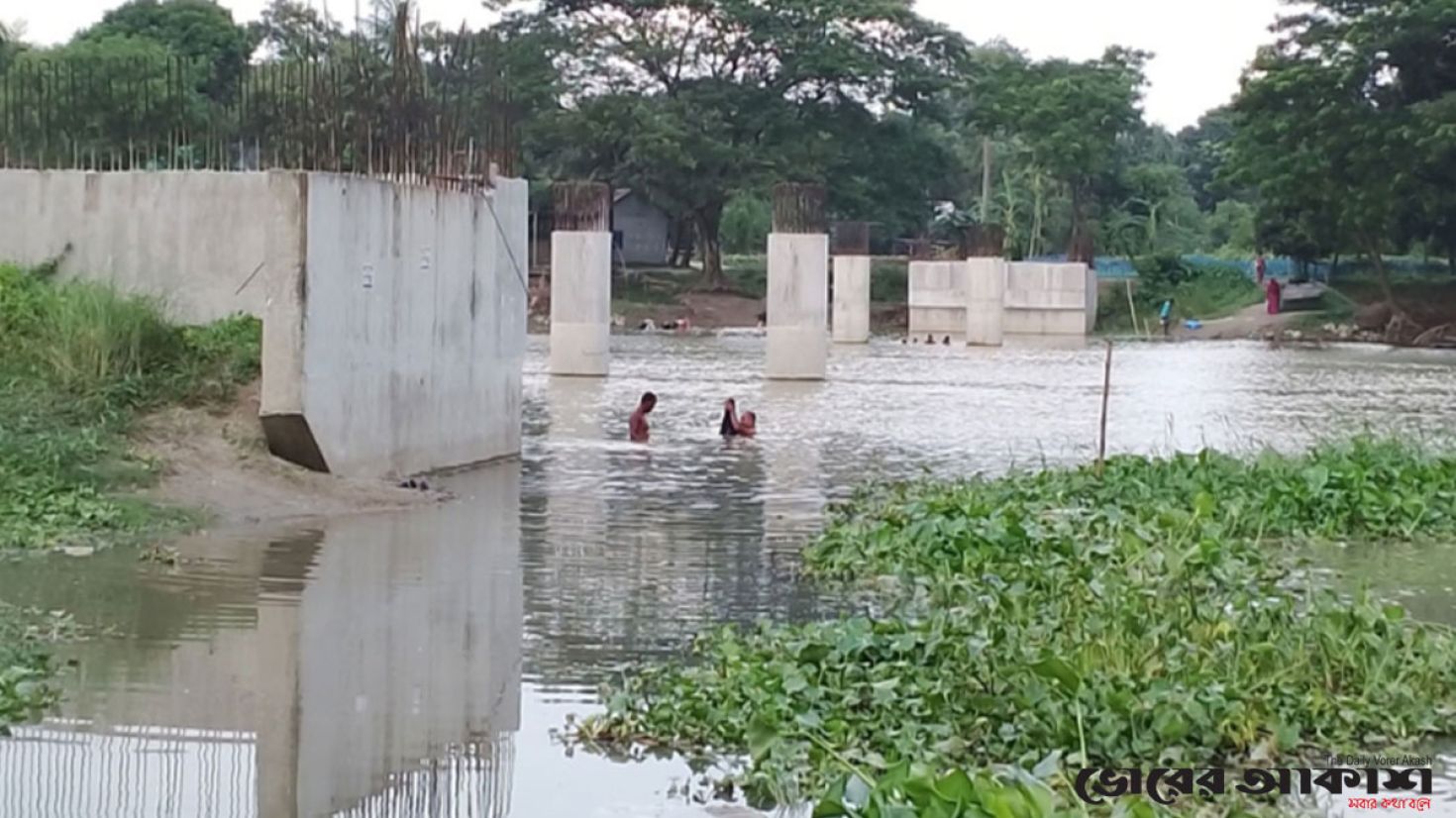 সেতুর কাজ অসমাপ্ত, ৬ মাস ধরে ঠিকাদার উধাও