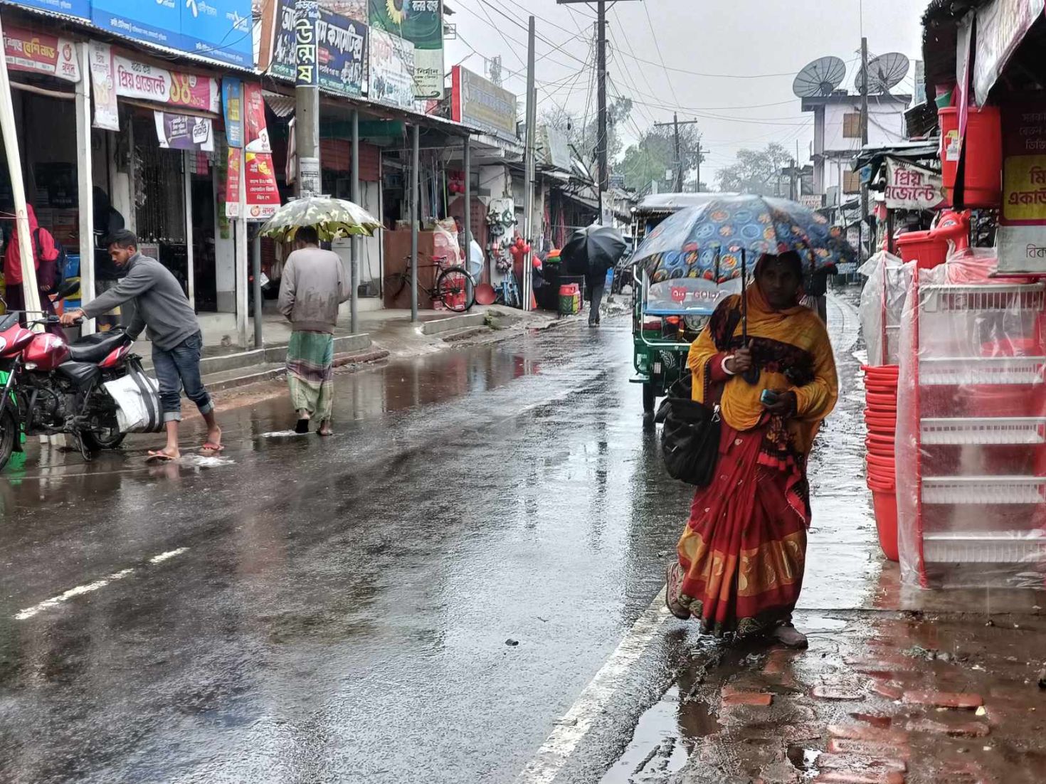 কুড়িগ্রামে গুড়ি গুড়ি বৃষ্টিপাত অব্যাহত, স্বস্তিতে মানুষ  